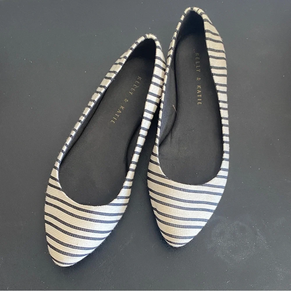 Kelly & Katie Pirassa black stripe flats Size 8